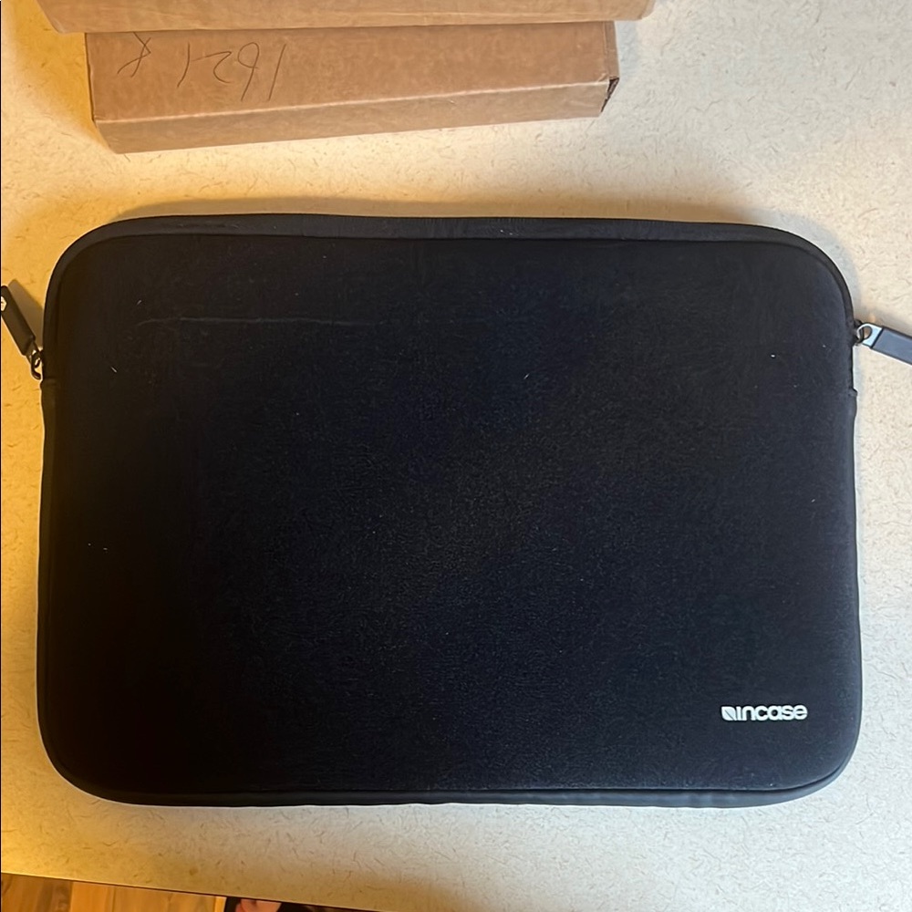 Incase Black Tablet/Laptop Sleeve